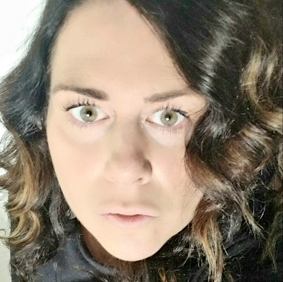 Meet your Posher, Rolanda - Picture 1 of 2